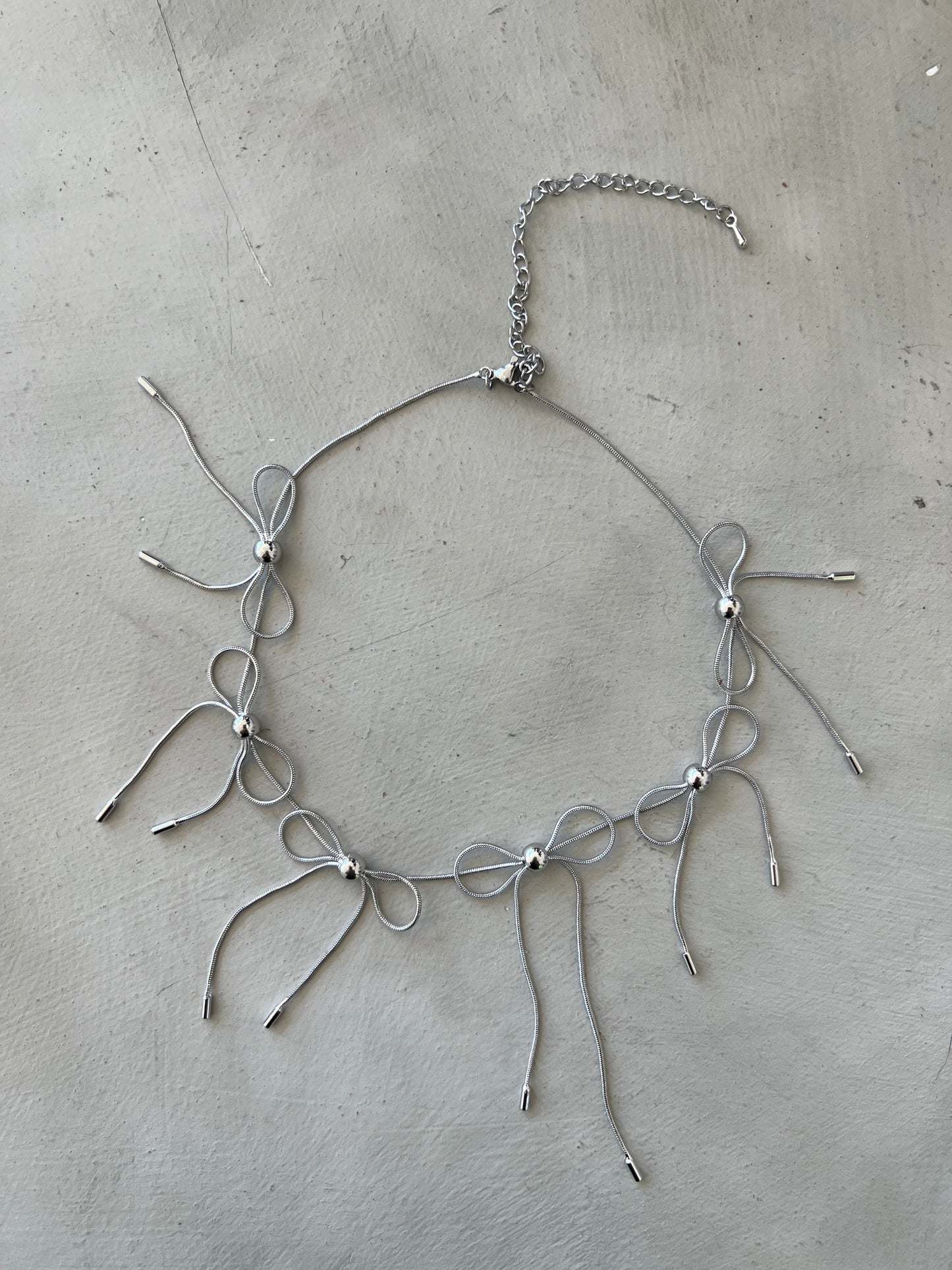Metal Bow Necklace