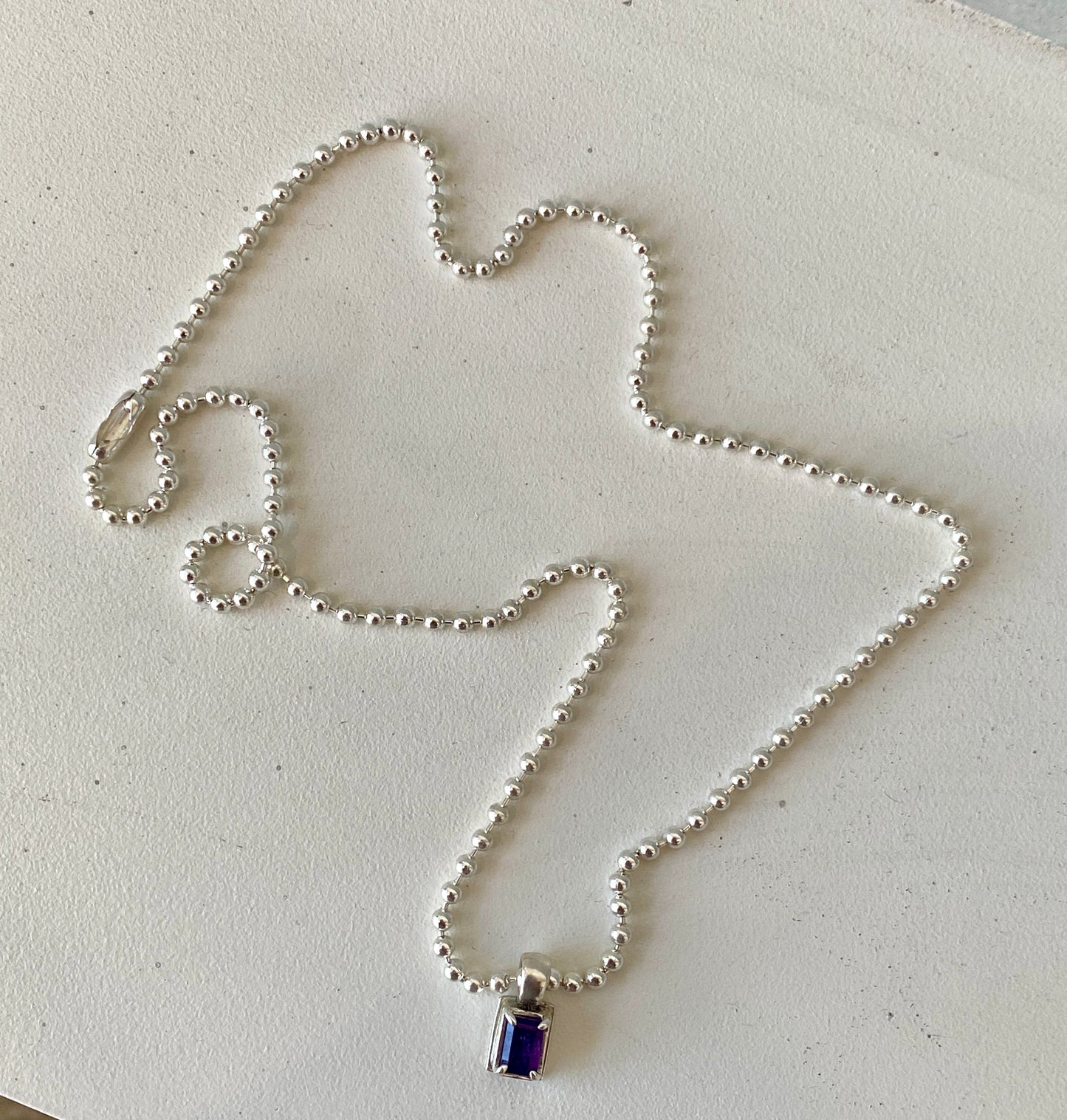 L.Jardim Netty Ball Chain with Amethyst