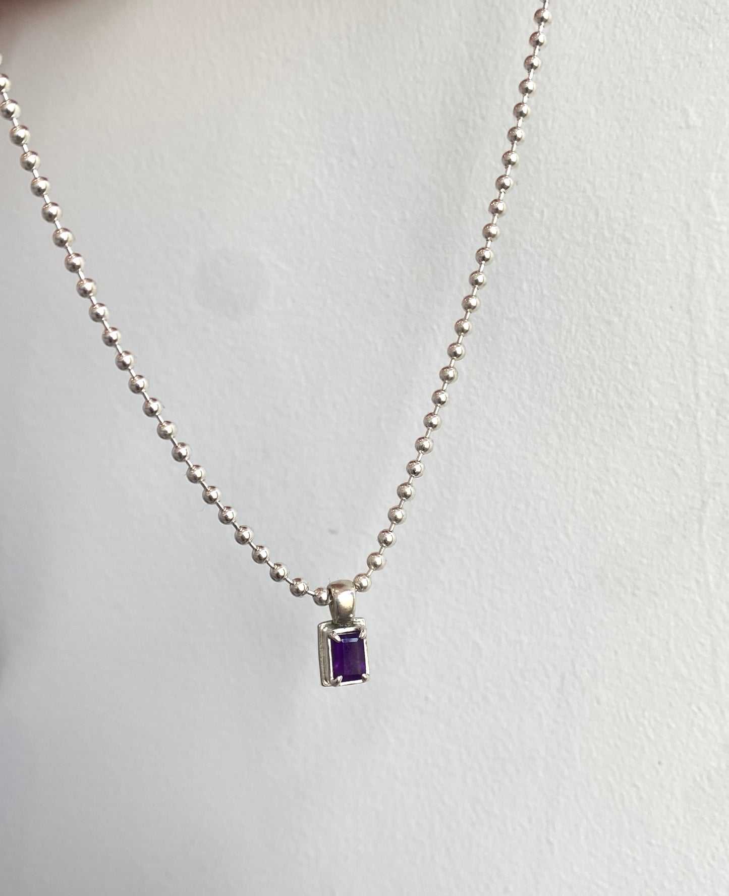 L.Jardim Netty Ball Chain with Amethyst