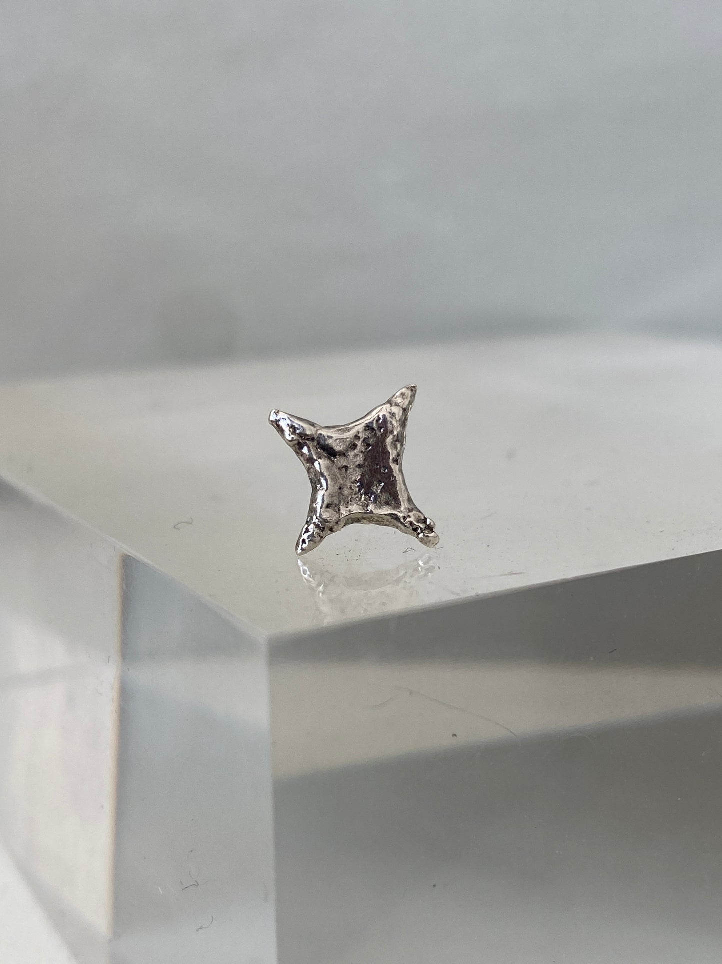 L. Jardim Miro studs