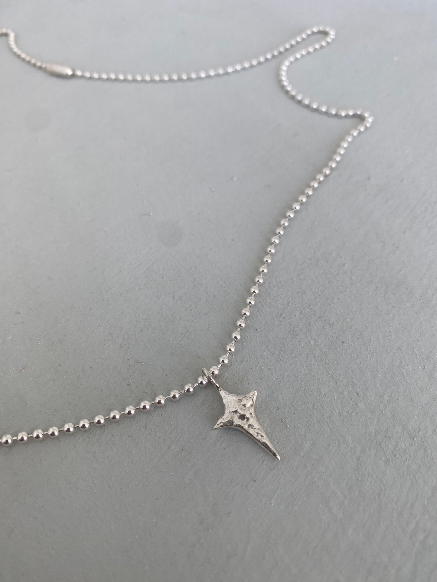 L.jardim netty ball chain with twinkle