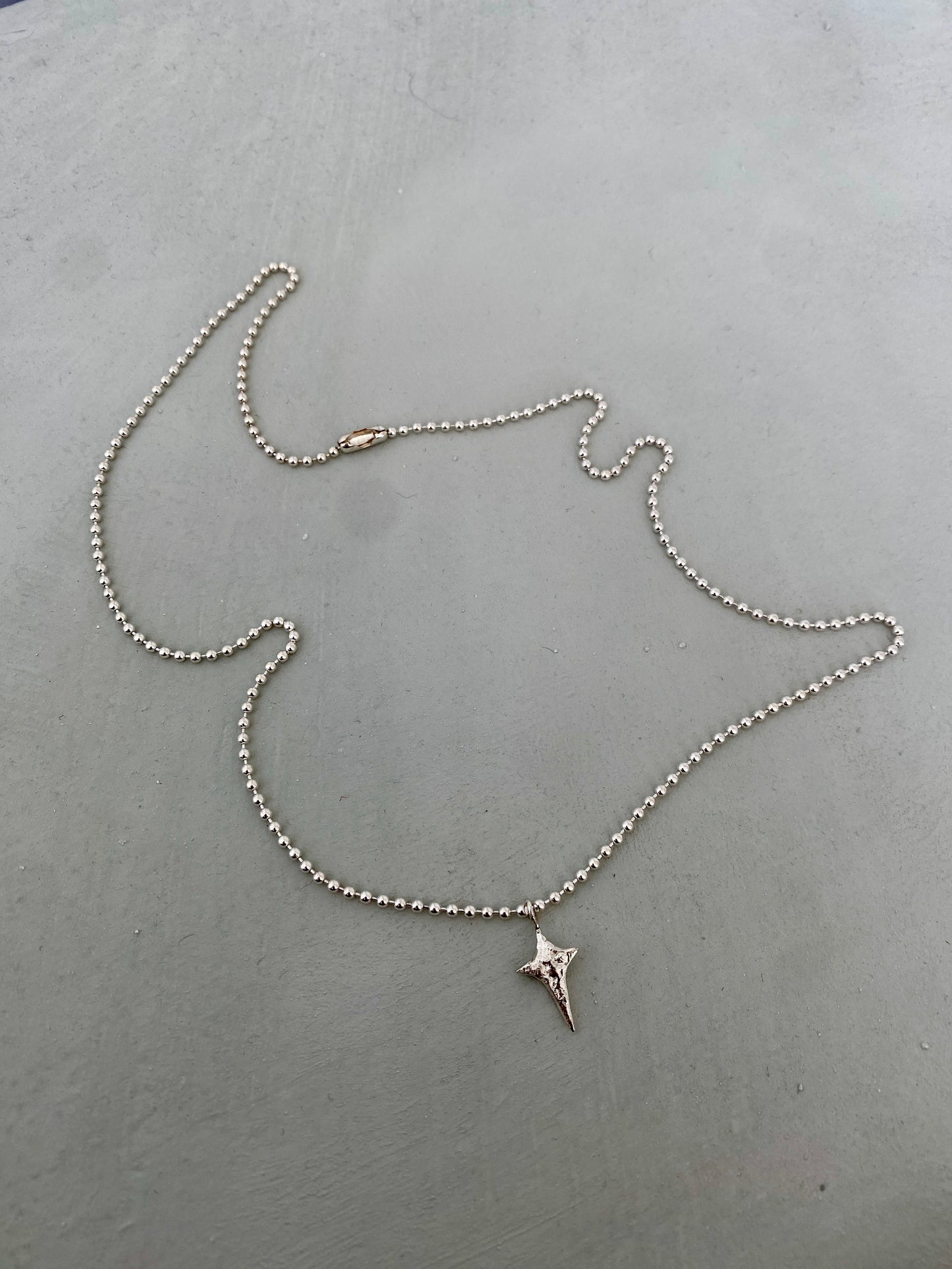 L.jardim netty ball chain with twinkle