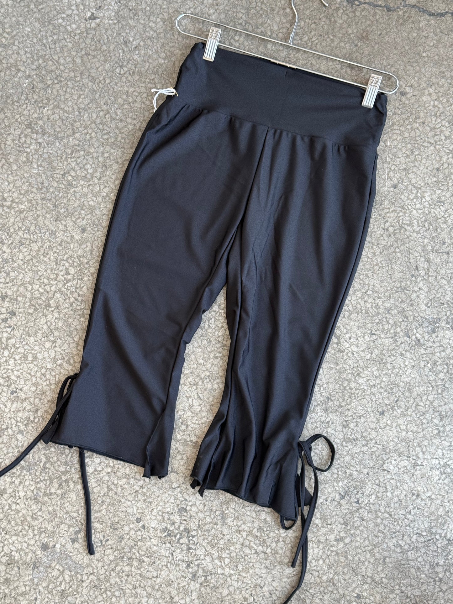 Stretch tie capri Pants