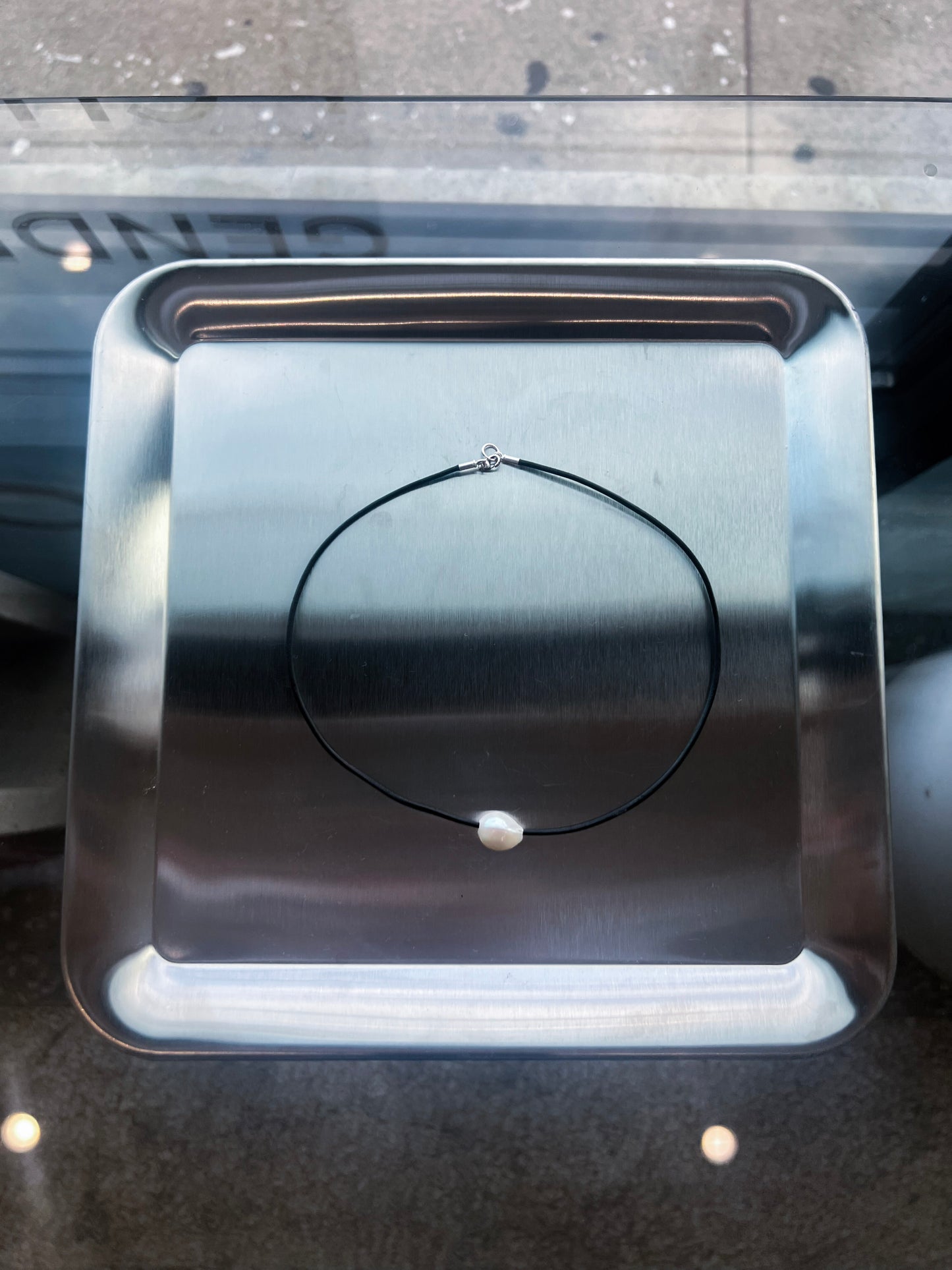 Jihye Single Pearl Choker in Black