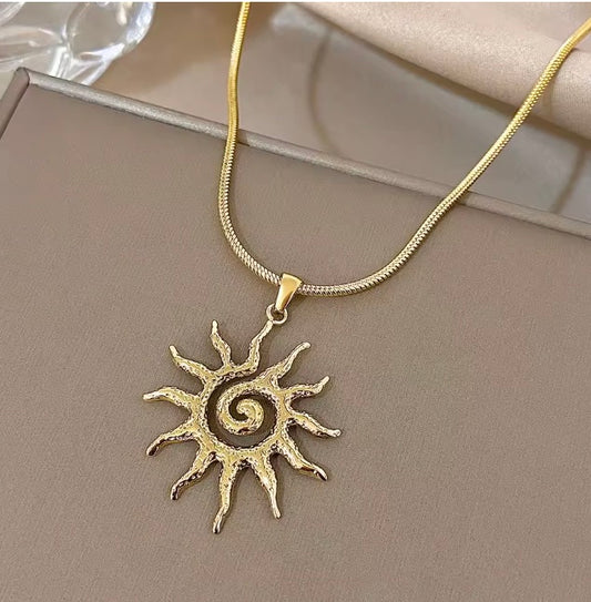 90's Sun vintage pendant necklace