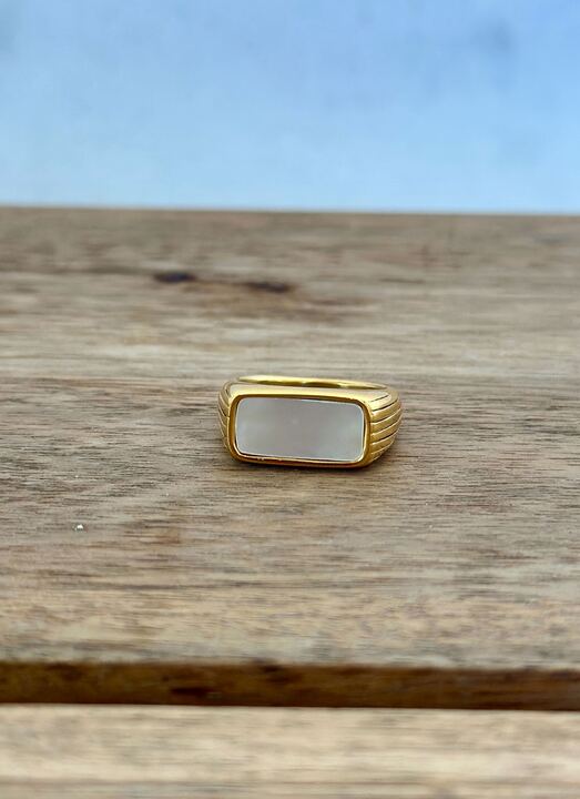 Signet ring with mother of pearl and brass
