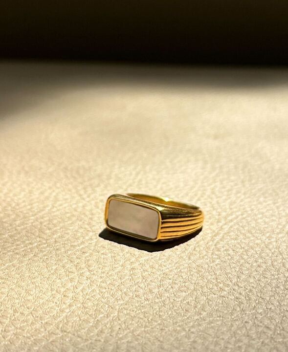 Signet ring with mother of pearl and brass