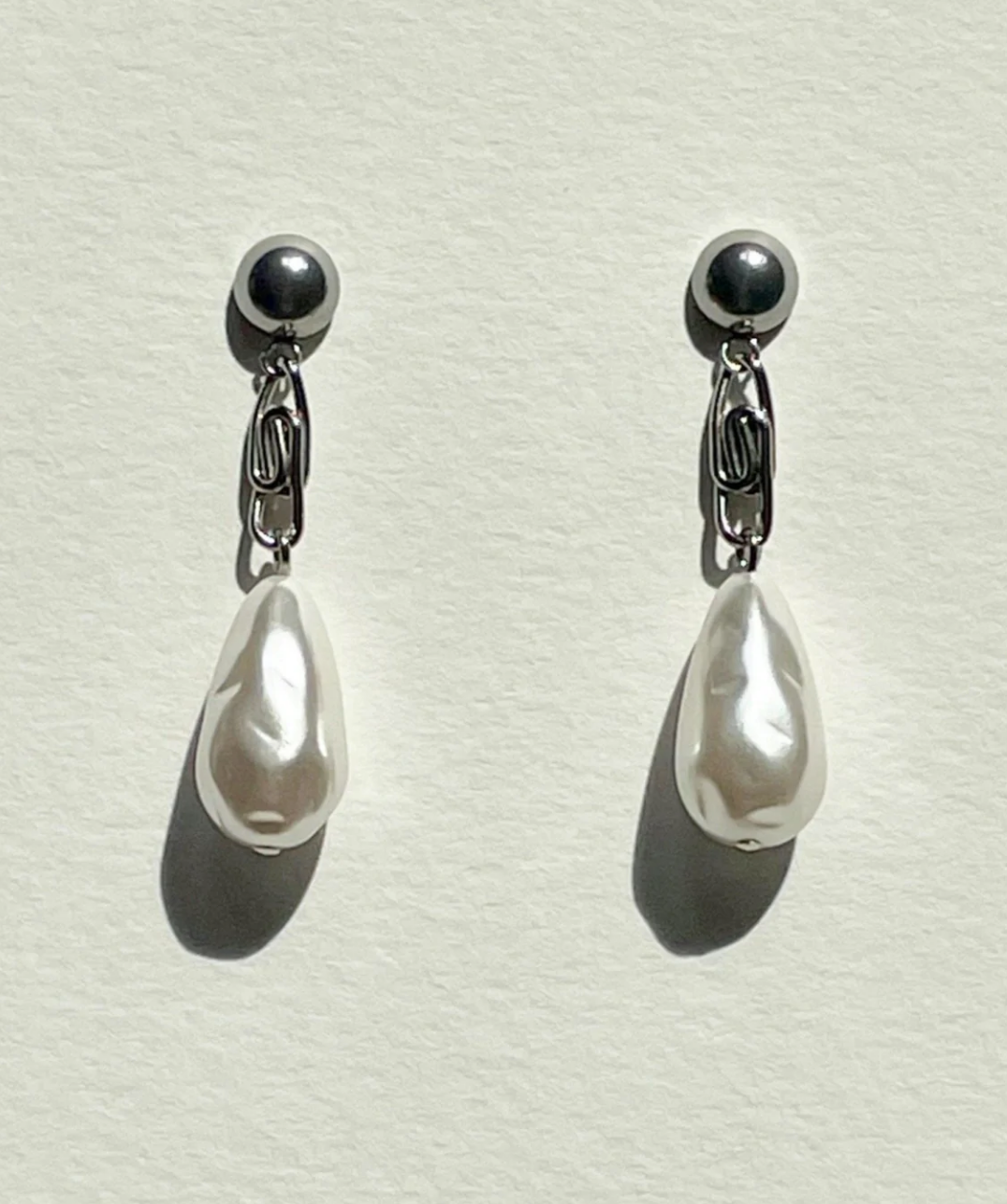 KARO KORU Pearl on Chain Mini Drop