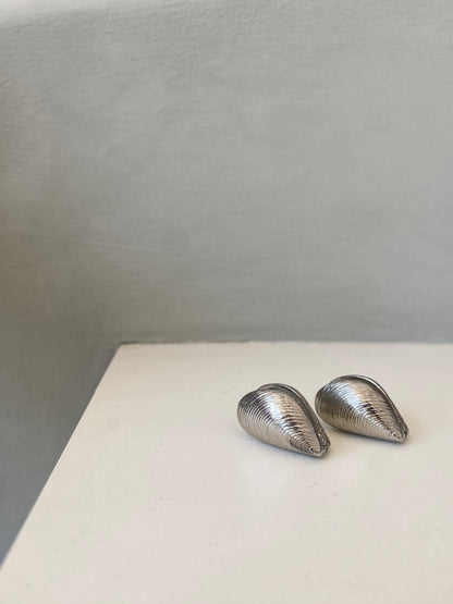 Vintage Mussel Shell Earrings