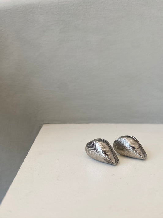 Vintage Mussel Shell Earrings
