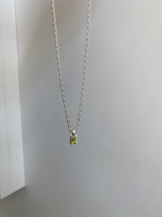 L.Jardim Netty chain with small Peridot stone