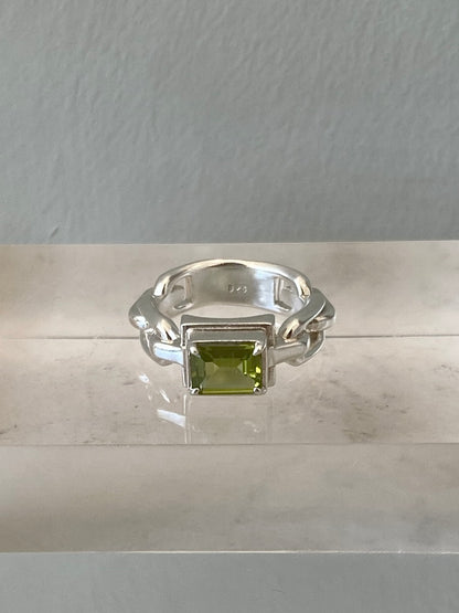 L.Jardim Monte ring with peridot