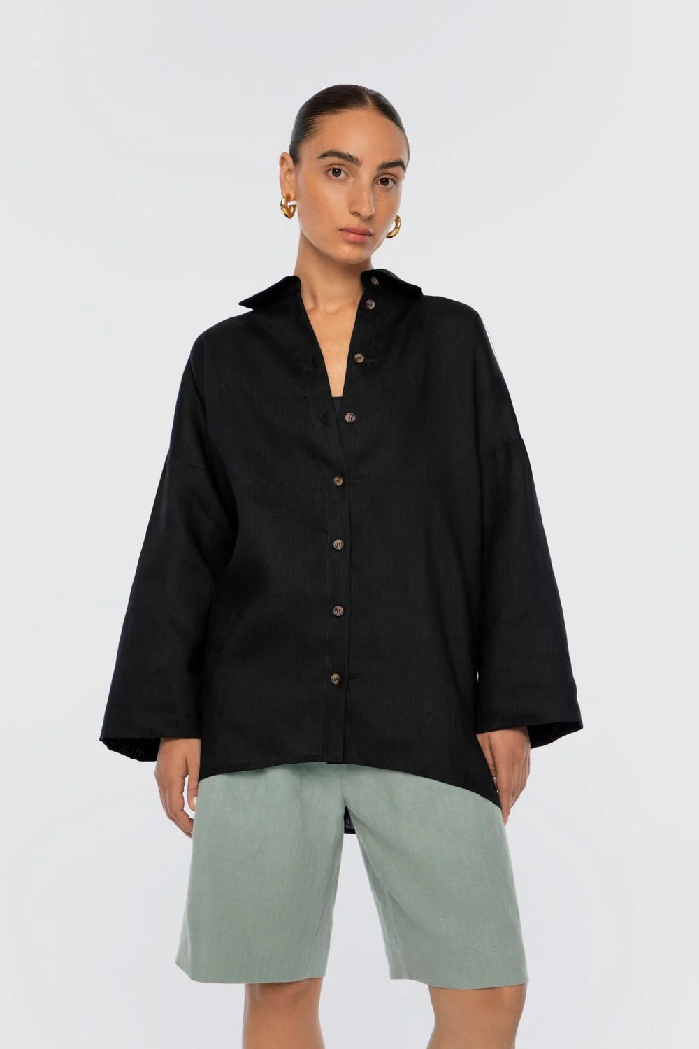 Essential linen oversized shirt in black