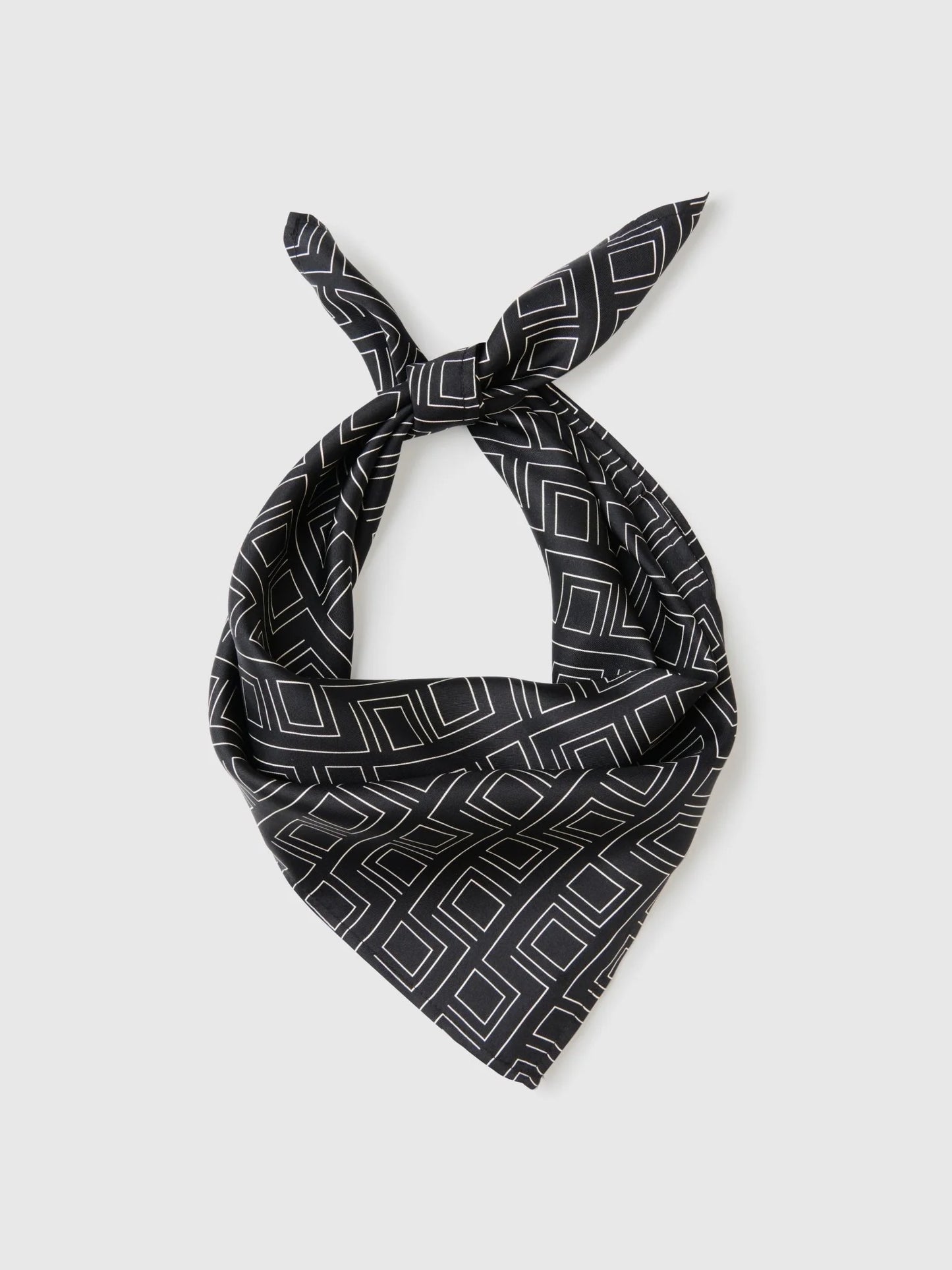 Monogram sold scarf in black