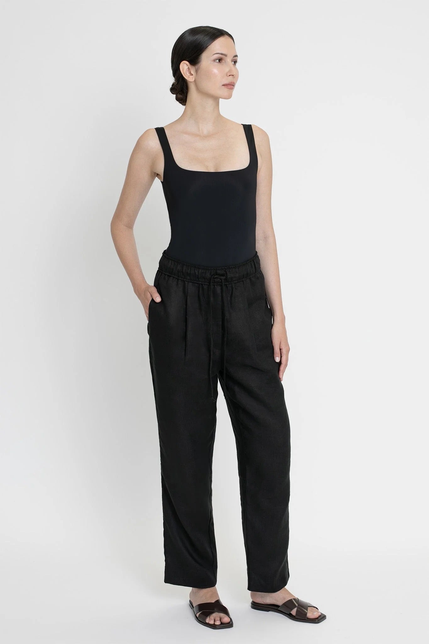 Essential drawstring linen pants in black