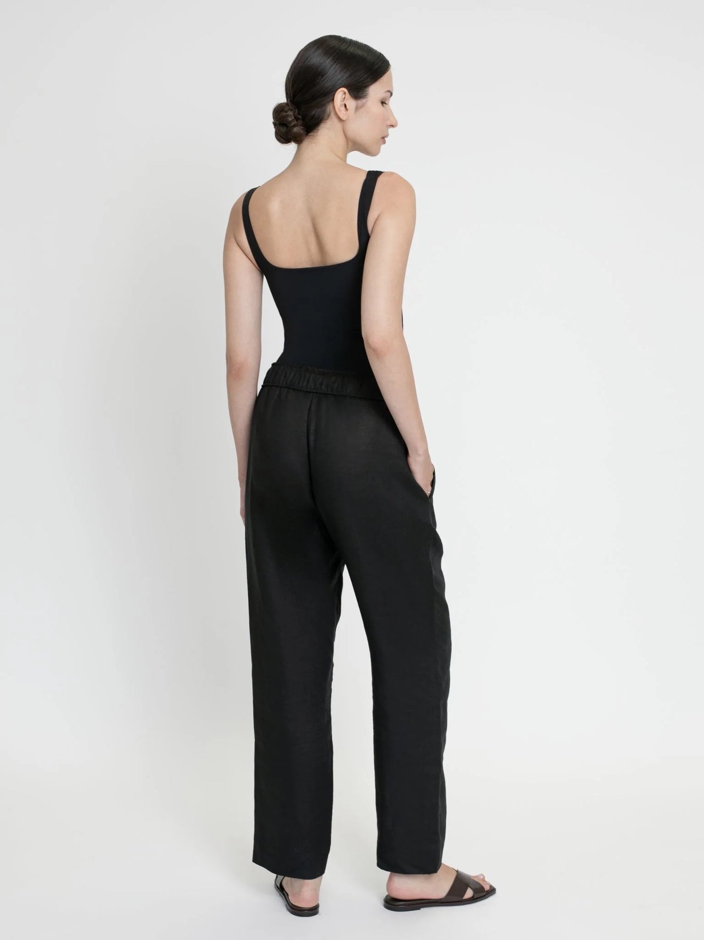 Essential drawstring linen pants in black