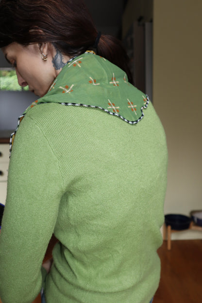 Reversible yellow and green scarf