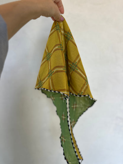 Reversible yellow and green scarf