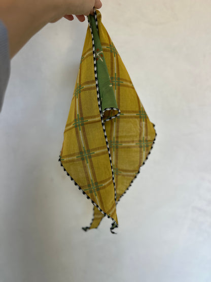 Reversible yellow and green scarf